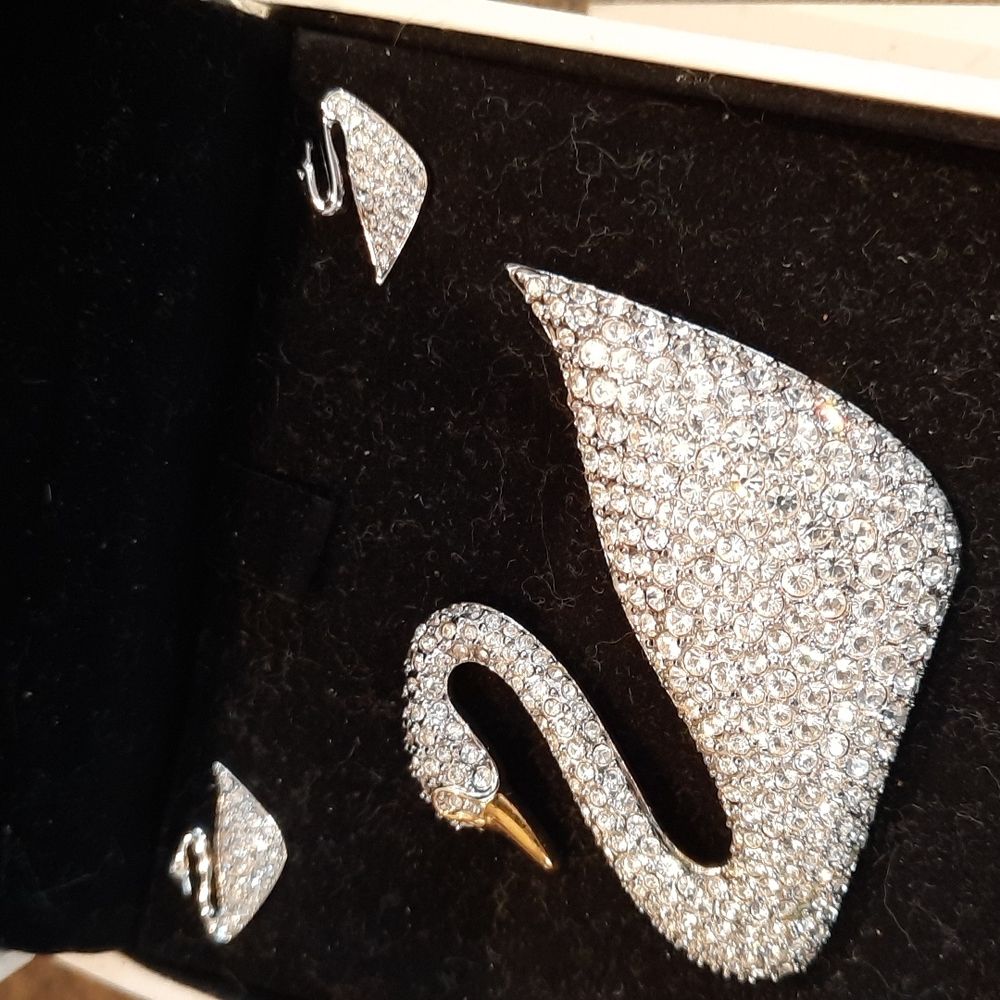 SWAROVSKI BROOCH & EARING SET(unused)